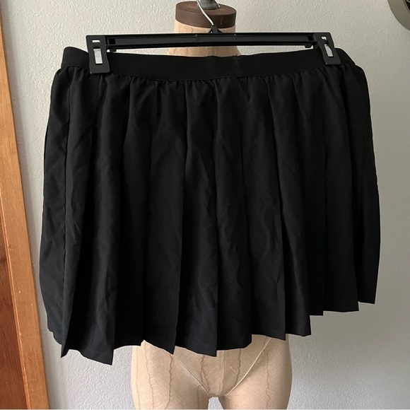 COTTON ON sz 12 BLACK Curve Match Point Pleated Skort Tennis Skirt w/ Shorts - Picture 2 of 6